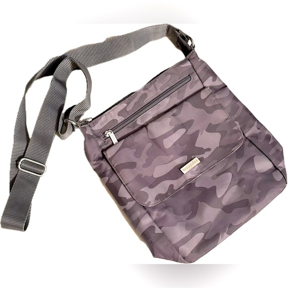 Gray Camouflage Crossbody Bag-Great Preowned Condition for Travel. - Picture 1 of 4